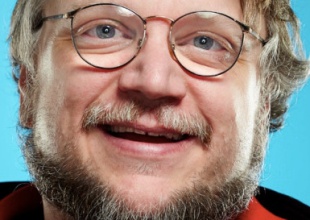 Le pide retuit a Guillermo Del Toro y este le dona 500 euros