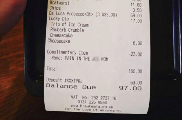 Paga 180 euros en un restaurante y la insultan en el ticket
