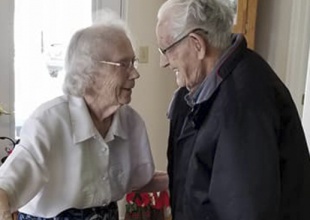 Esta pareja de abuelitos será separada en Navidad