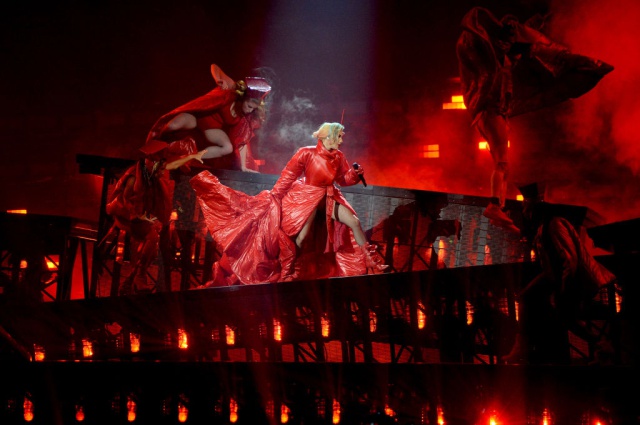 Lady Gaga enloquece a sus “pequeños monstruos” en Barcelona