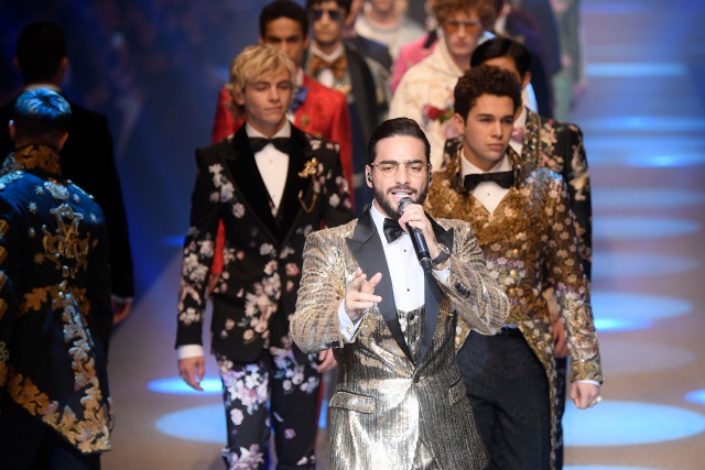 Maluma deja la música para ser modelo en la pasarela de Milán