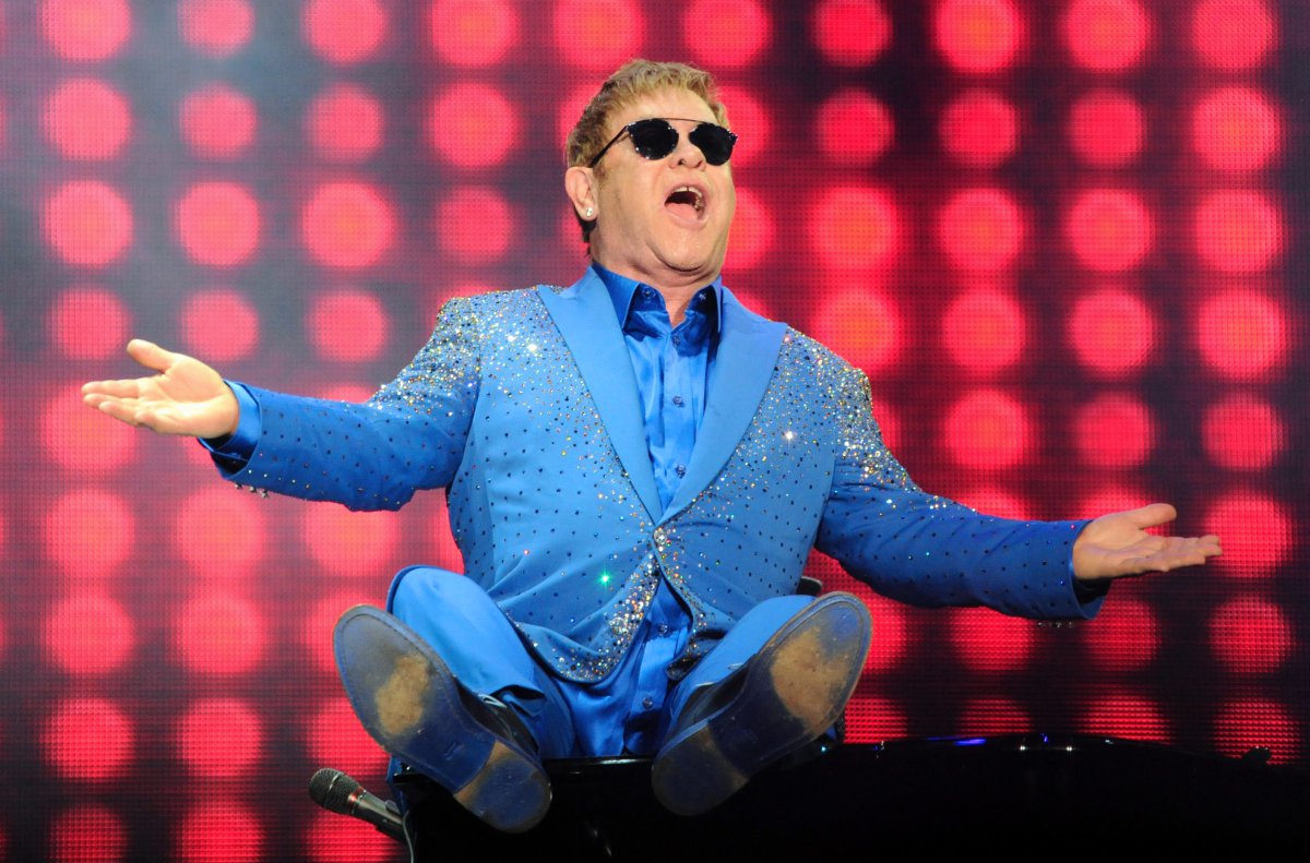 Elton John: algunos de sus momentos más memorables sobre el escenario