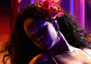 Rihanna sobresale en los Grammy con una actuación bárbara