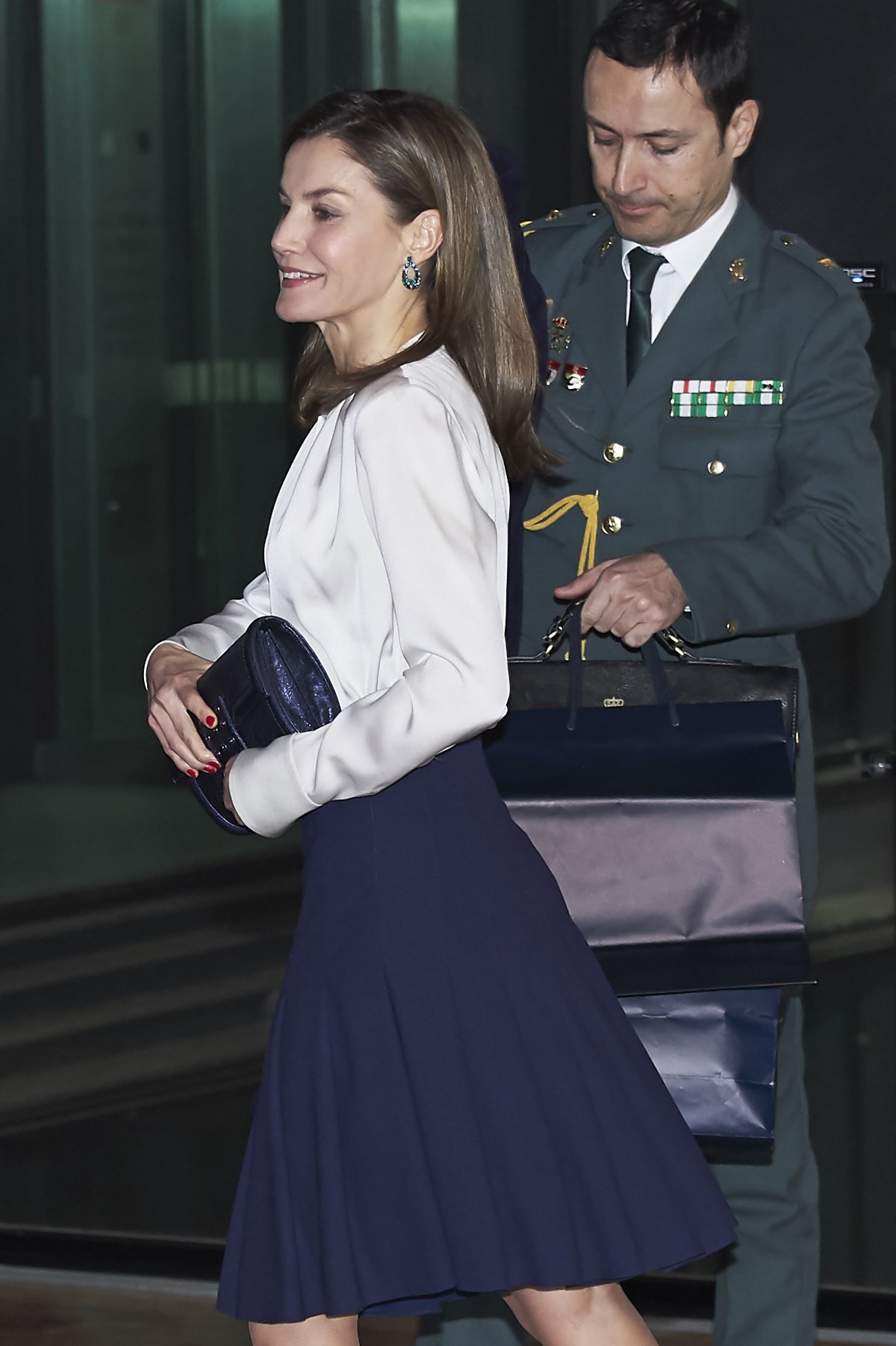 La reina Letizia comienza el año dando una lección de estilo en azul