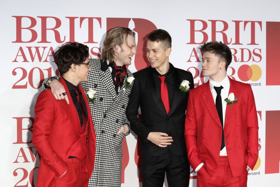 Las rosas blancas invaden la alfombra roja de los Brit Awards