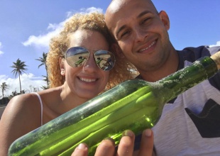 Dos gallegos lanzaron una botella al mar en 2016... y ha aparecido en Puerto Rico