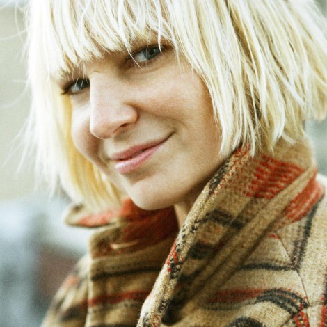 El Canto del Loco, Sia y más artistas que grabaron varios vídeos de una misma canción