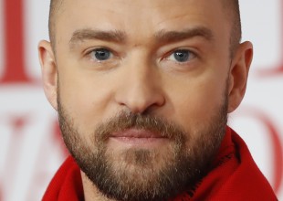Justin Timberlake para un concierto para ayudar a una fan a decirle algo a su chico