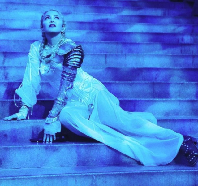 Madonna canta un tema inédito en la gala MET