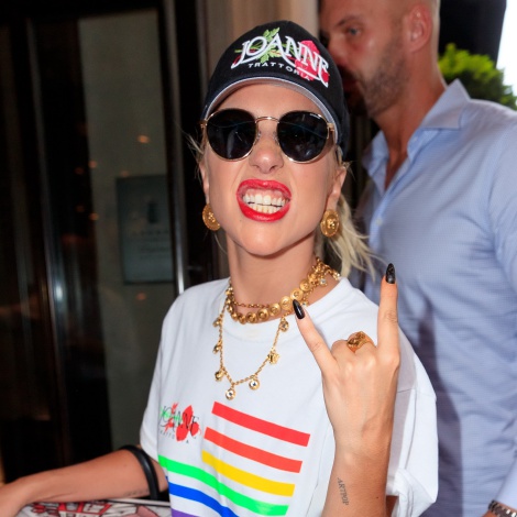 Esta arriesgada camiseta está de moda entre las ‘celebrities’: ¿te atreverías a ponértela?