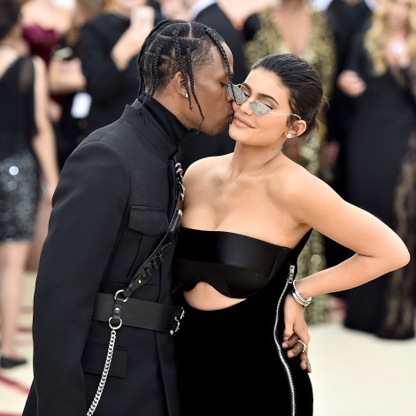 Kylie Jenner y Travis Scott protagonizan su primera portada