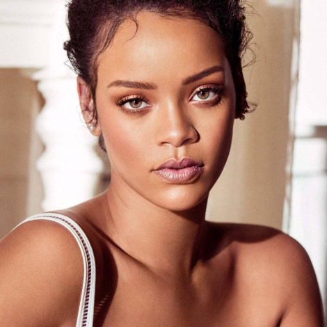 Rihanna y el body positive: “Si quieres tener un buen culo, tienes que tener barriga”