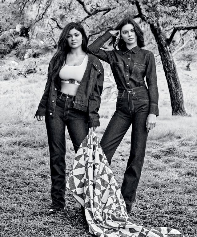 Las hermanas Kardashian se unen en una campaña pasada de Photoshop