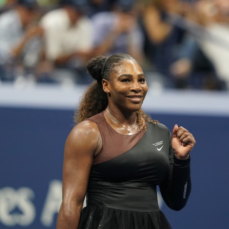 Serena Williams se salta el veto a su equipación postparto con un traje espectacular