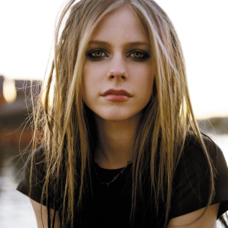 Avril Lavigne: Así ha cambiado de su primer a su último vídeo
