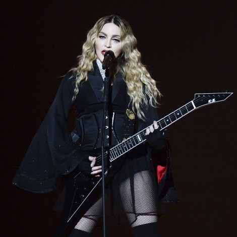 Madonna da la bienvenida al 2019 con una actuación sorpresa junto a su hijo