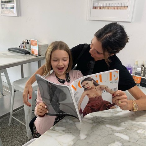 Victoria Beckham ya comparte tratamientos de belleza con su hija