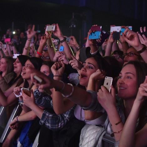 Los móviles en los conciertos, ¿sí o no?