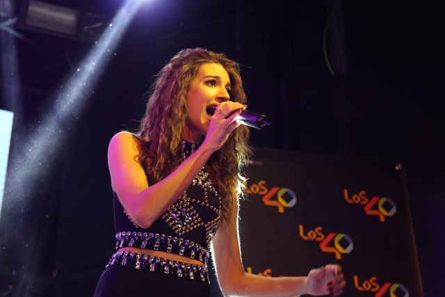 Ana Guerra se emociona cantando en directo por primera vez su disco 'Reflexión'