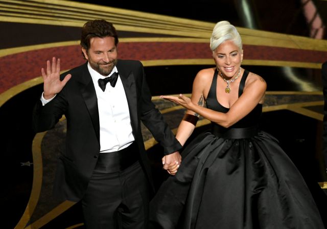 Bradley Cooper y Lady Gaga interpretan la versión más emotiva de Shallow en los Premios Oscar 2019