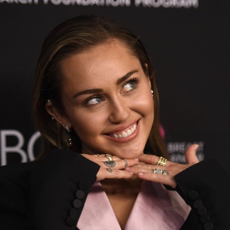Miley Cyrus se desnuda para celebrar que estará en Woodstock