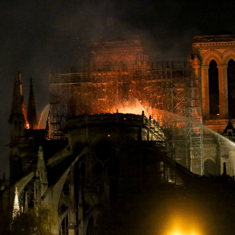 Bisbal, Alborán o Pedroche lloran por Notre Dame