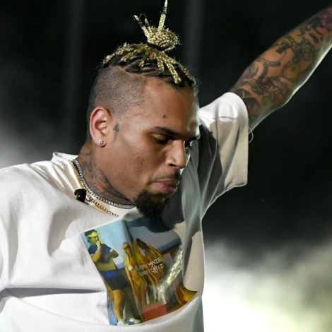 Chris Brown y Chvrches protagonizan un duro enfrentamiento en redes