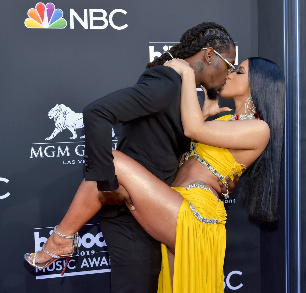 El polémico posado de Cardi B