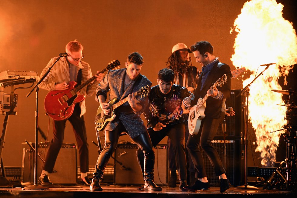 Jonas Brothers incendia el escenario
