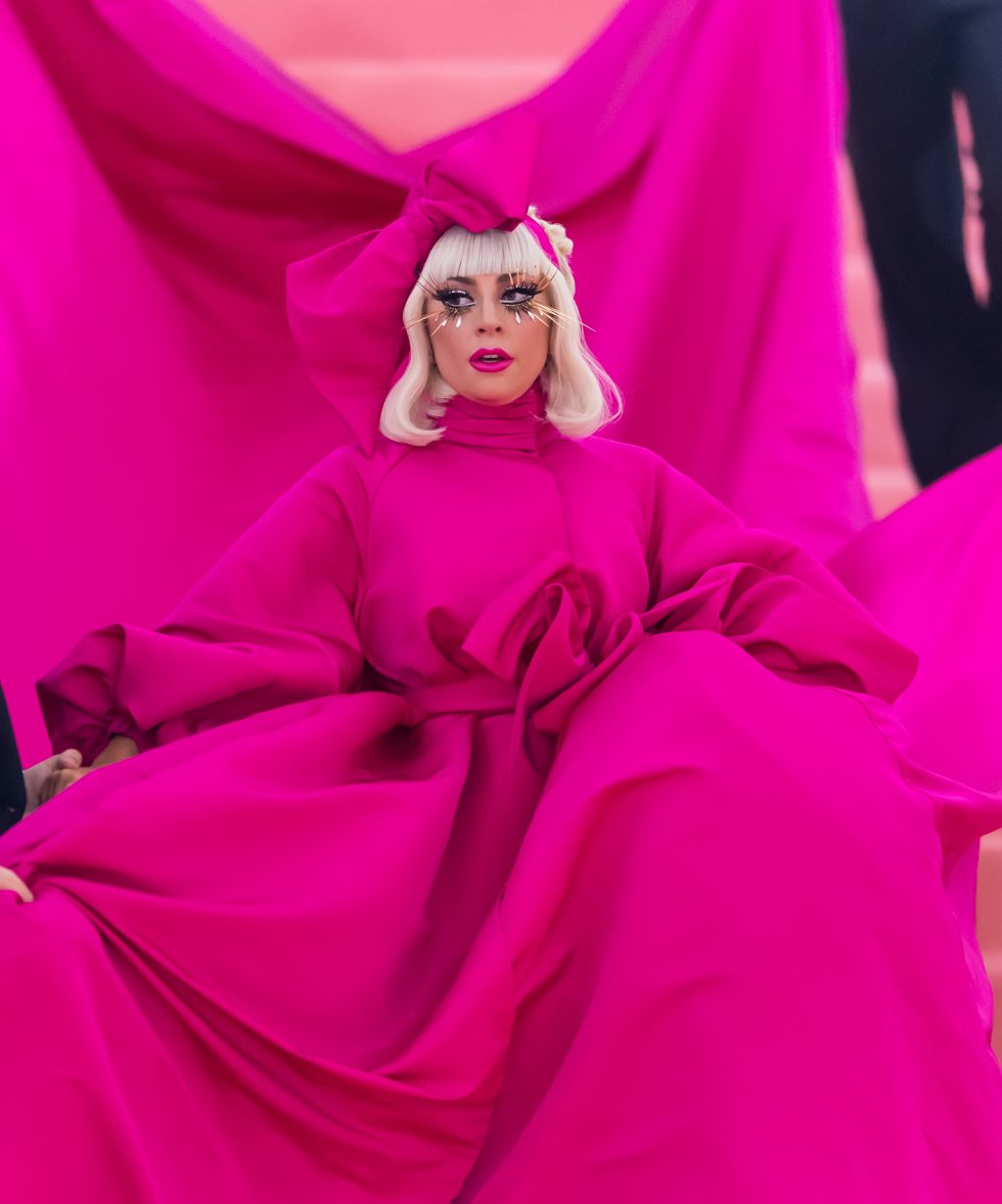 El fucsia fue el color de llegada con el que Lady Gaga consiguió impactar. Pero no era más que el principio.
