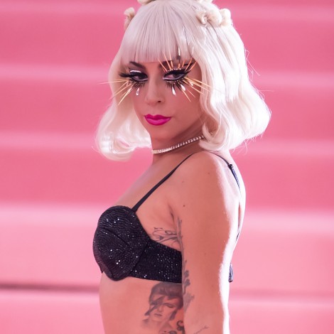 Lo de Lady Gaga en la ‘pink carpet’ de la MET Gala fue una auténtica performance