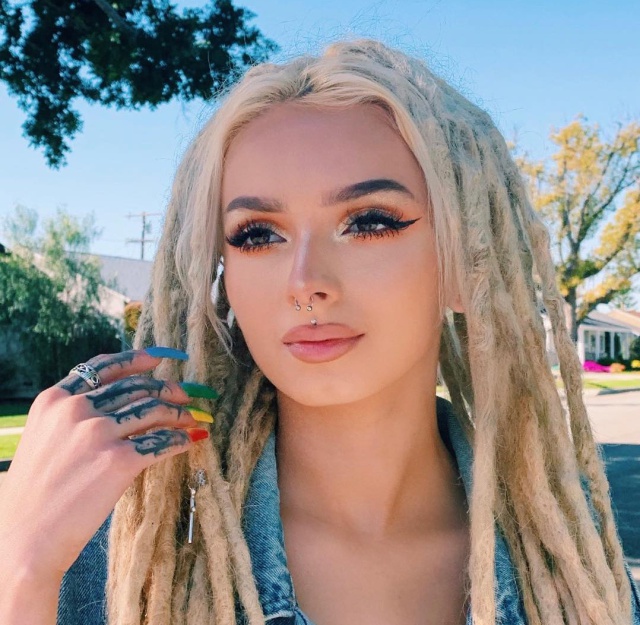 Classify American Singer Zhavia Ward