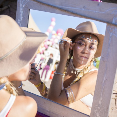 “Brilli, Brilli”, vacas y mucho espíritu festivalero: así es el público del Mallorca Live Festival