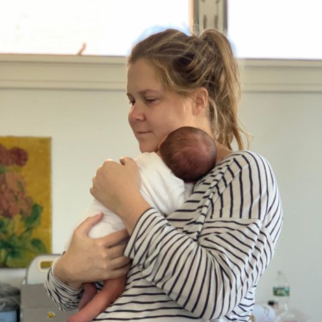 Amy Schumer, otra celeb que se une a la normalización de la lactancia materna