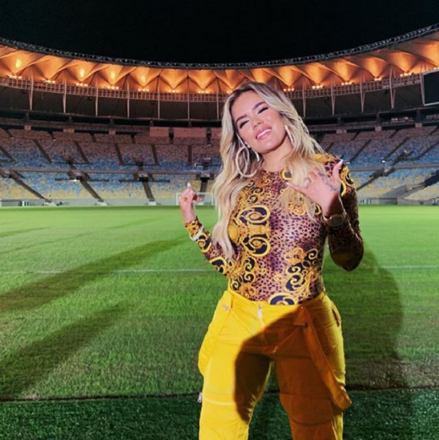 Karol G lanza la canción oficial de la Copa América y le llueven las