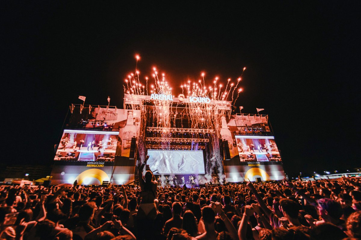 La explosión brasileira de Anitta en el Festival Arenal Sound, en imágenes