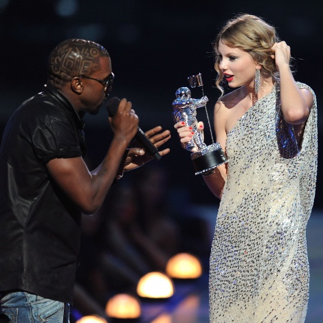 Lo que no se vio del ‘beef’ de Kanye West a Taylor Swift en directo: confusión y manos a la cabeza