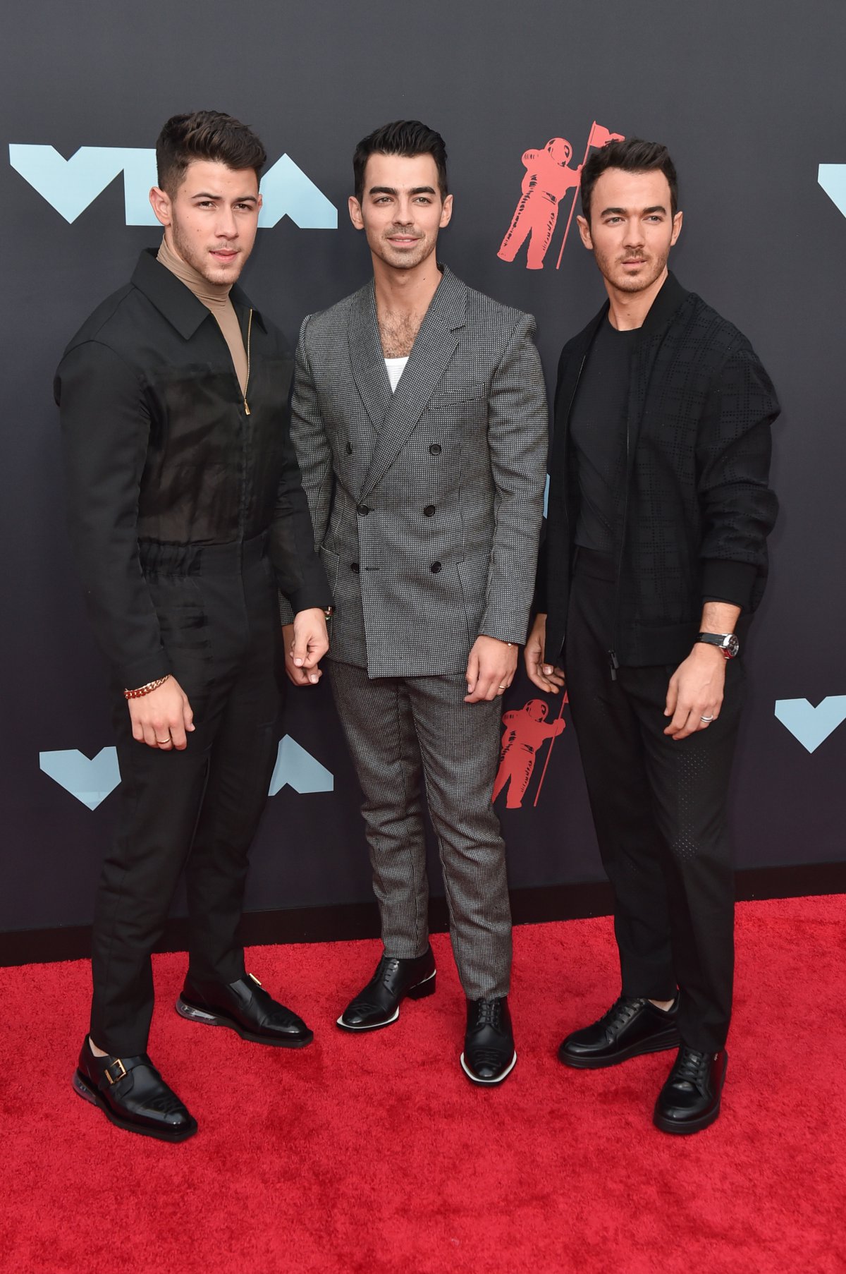 Los Jonas Brothers apuestan por un estilo maduro y sensual