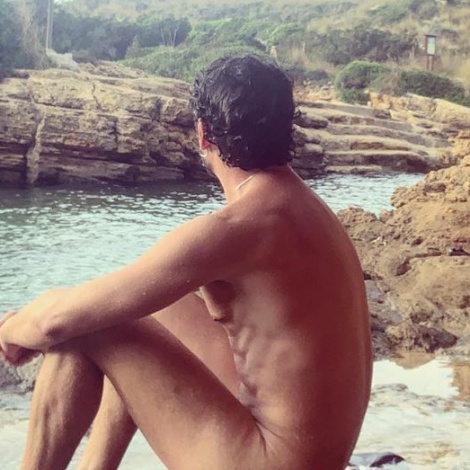Paco León reta a Instagram con un provocativo desnudo integral