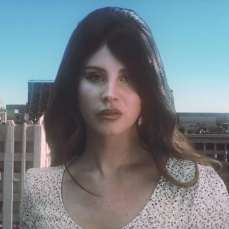 Lana del Rey se hace gigante en su nuevo videoclip
