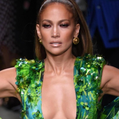Jennifer Lopez vuelve a ponerse el vestido que rompió internet en el 2000