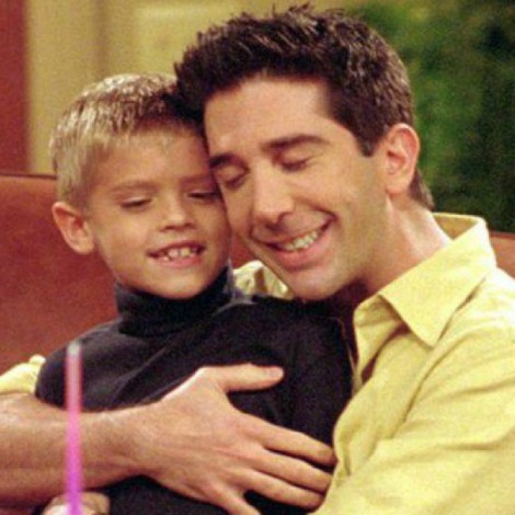 El hijo de Ross reaparece por el aniversario de ‘Friends’