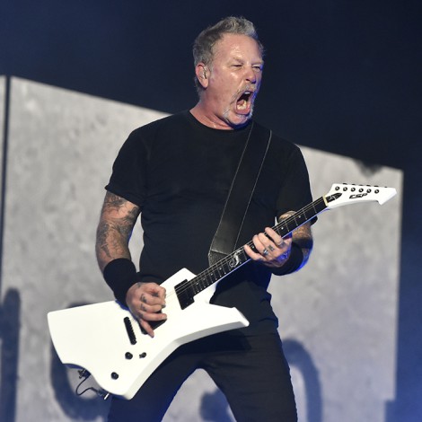 Metallica suspende una gira para que su cantante trate sus adicciones