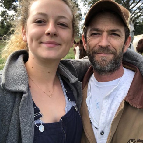 La hija de Luke Perry recuerda a su padre con una divertida foto