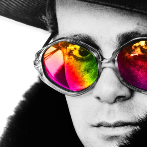 La primera y única autobiografía de Elton John viene cargada de escandalosas confesiones