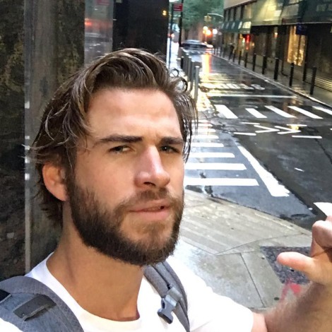 Liam Hemsworth y su nueva novia se besan apasionadamente en Nueva York