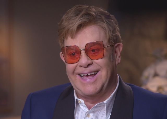 A Elton John no le ha gustado la nueva El Rey León