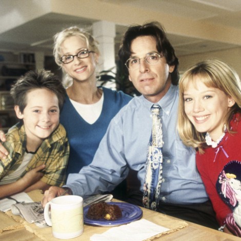 La familia de Lizzie McGuire al completo, en la primera imagen del reboot de la serie