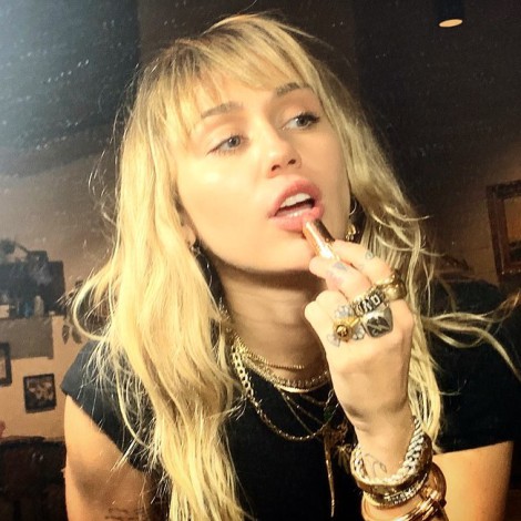 Miley Cyrus, intervenida de urgencia de las cuerdas vocales