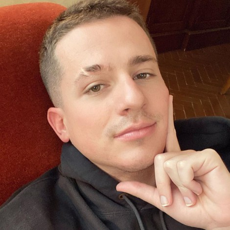 Así suena Charlie Puth versionando Memories de Maroon 5